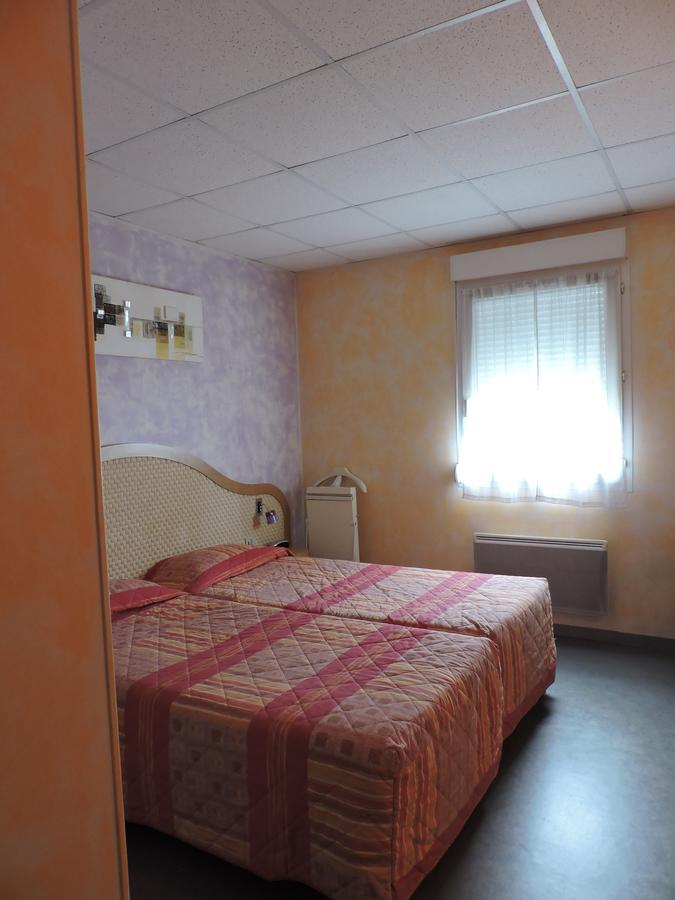 Hotel Le Grand Chene Gièvres Buitenkant foto