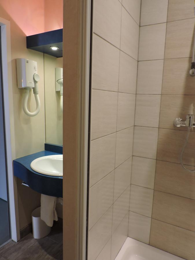 Hotel Le Grand Chene Gièvres Buitenkant foto